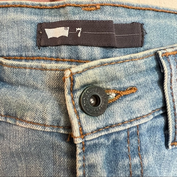 Levi’s denim shorts - Picture 6 of 7